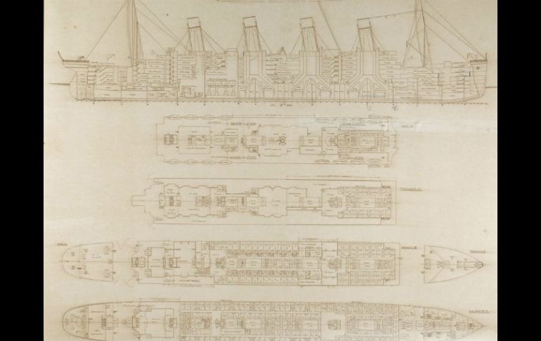 Entre las anotaciones en los planos destaca una marca en la caldera número 6 donde impactó contra un iceberg. EFE /