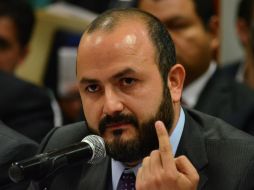 ''Yo ya no entiendo, si reducimos el personal del Congreso malo, sino no se reduce malo'', dice Ricardo Villanueva.  /