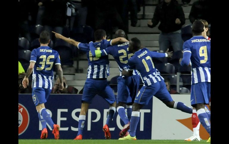 El Porto tuvo una llegada de Eliaquim Mangala y con eso ganó el partido. AP /