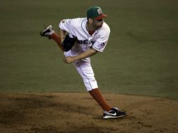 Oliver Pérez trabajó dos tercios de entrada, en los cuales se fue limpio y sin daño. ARCHIVO /