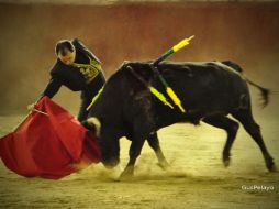 Eloy Cavazos volvió a brindar una faena llena de maestría. GUS PELAYO ESPECIAL /