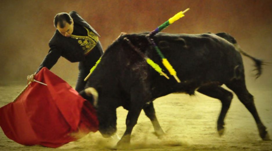 Eloy Cavazos volvió a brindar una faena llena de maestría. GUS PELAYO ESPECIAL /