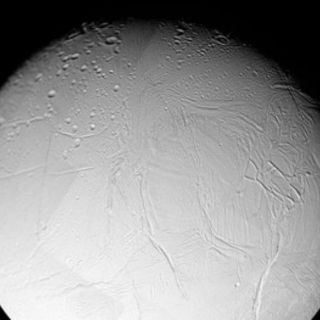 Luna de Saturno podría albergar una forma de vida