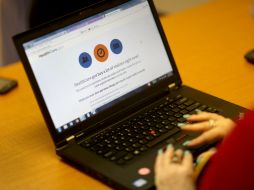 El 80 por ciento de quienes buscan consultas médicas en internet son de nivel económico medio bajo. ARCHIVO /