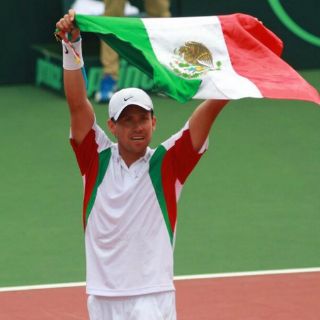 Reyes Varela aventaja a México en Copa Davis