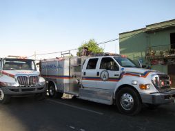 Los bomberos necesitaron de tres pipas y dos motobombas para sofocar el incendio.  /