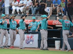 Saraperos de Saltillo deja tendido sobre el terreno de juego a Vaqueros Laguna, al vencer por pizarra de 5-4. MEXSPORT /