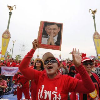 'Camisas Rojas' apoyan a gobernante de Tailandia