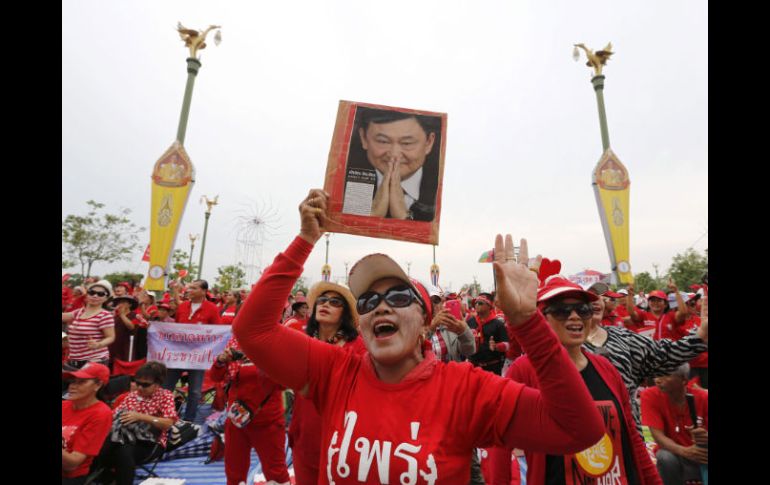Los partidarios del gobierno acusan a los enemigos de Yingluck de planear un golpe de Estado judicial. EFE /