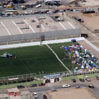 Levantan barricadas afectados por terremoto en Chile