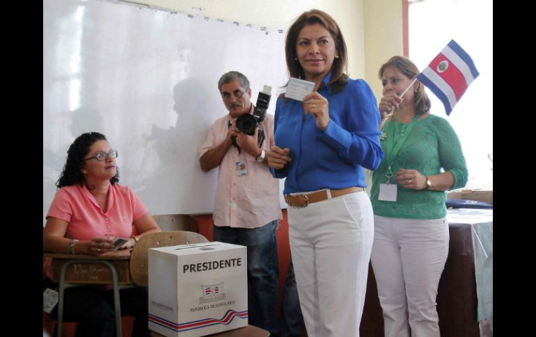 Laura Chinchilla pide a la población que acuda a la ronda electoral para elegir al nuevo presidente. EFE /