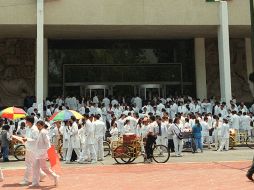 El IMSS en Jalisco trabaja con una plantilla de cuatro mil 354 médicos familiares y especialistas. ARCHIVO /