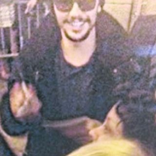 Coquetea con chica de 17 años