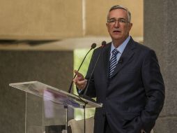 Salinas Pliego acepta que México está por buen camino para que exista un terreno parejo de competitividad en el sector. ARCHIVO /