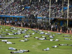 Miles de ruandeses llenaron el principal estadio deportivo del país para la conmemoración. AP /