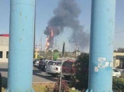 Informan que hay detonaciones y quema de algunos vehículos en por lo menos tres colonias de Tampico. TOMADA DE @CarlosGolda  /