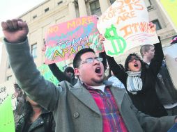 Exigencia. Miles de activistas marcharon el fin de semana en Estados Unidos para pedir detener las deportaciones. AFP /