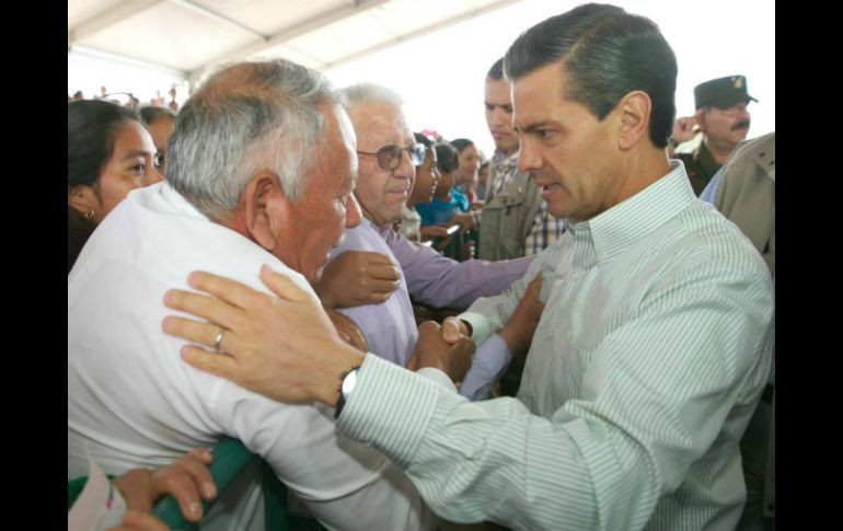 La seguridad volverá a Michoacán 'cueste lo que cueste', señala Peña Nieto en gira por ese estado. ESPECIAL /