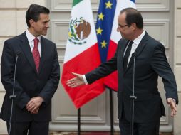 François Hollande (d) llegará a México en una visita de Estado donde se encontrará con Enrique Peña Nieto (i). ARCHIVO /