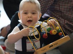 El príncipe Jorge parecía relajado y contento durante la sesión de juegos con los otros bebés. EFE /