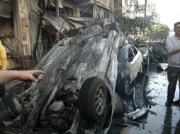 Una fuente del gobierno local dice que 'terroristas' detonaron un primer vehículo y el segundo coche estalló media hora después. EFE /