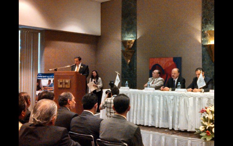 Jorge Hurtado Godínez, titulat de la Camejal, rindió el IV Informe de Actividades.  /