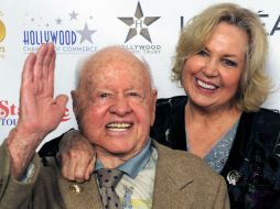 Mickey Rooney y Jan Chamberlin, la octava esposa del artista, vivían separados aunque no divorciados desde 2012. AFP /
