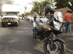 Al vehículo en el que viajaban se le apreciaban tres impactos de arma de fuego.  /