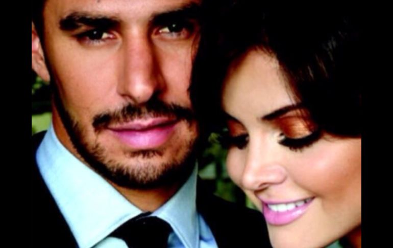 Tortolitos. Márquez y González se comprometieron el pasado mes de diciembre. ESPECIAL /