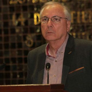 Martínez Mora pide cese del secretario del Congreso