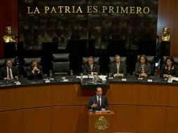 Hollande ofrece un discurso ante senadores desde la Cámara Alta. AFP /