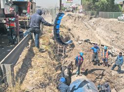 Arreglos de emergencia. La empresa constructora para el nodo vial aceptó que provocó el daño y contribuyó a repararlo.  /