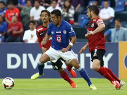 Marco Fabián reconoce que la competencia en su posición dificulta conseguir un lugar en la Selección mexicana. ARCHIVO /