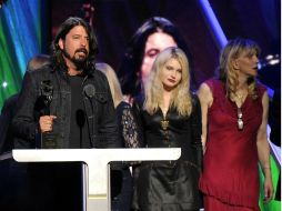 Dave Grohl ofreció un discurso, para después interpretar canciones de la legendaria banda Nirvana. AP /