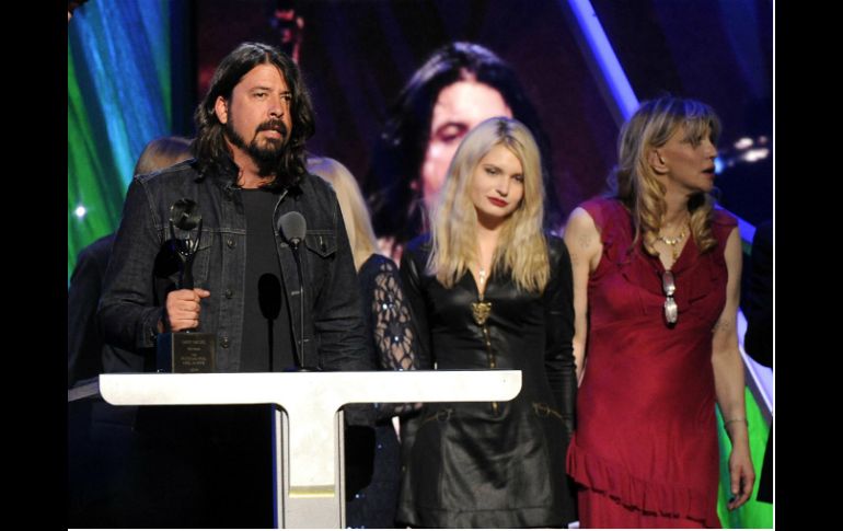Dave Grohl ofreció un discurso, para después interpretar canciones de la legendaria banda Nirvana. AP /
