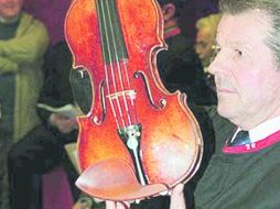 El violín de Guarneri del Gesú fue comorpad en 3 millones 700 mil dólares.  /
