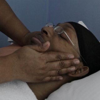 Dolor muscular en cara, cuello y hombros al despertar, debe ser atendido