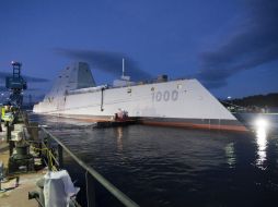 El destructor USS Zumwalt tiene un perfil anguloso y una eslora de 610 pies. AP /