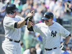 Carlos Beltrán (izquierda) y Brian McCann (derecha) se combinaron para tres cuadrangulares de los cinco que ayer pegaron los Yanquis. AP /