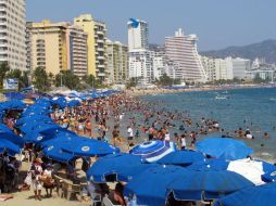 El secretario de Turismo municipal, Netzah Peralta Radilla, está convencido de que ésta será una de las mejores temporadas del puerto. ARCHIVO /