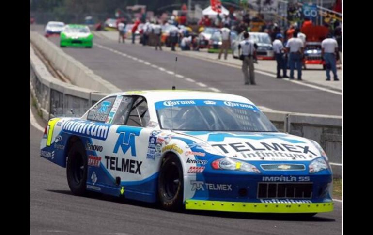 Toño disfrutó del liderato a partir del giro 74, pero en el 79 se vio superado y fue desplazado al tercer sitio. ESPECIAL /