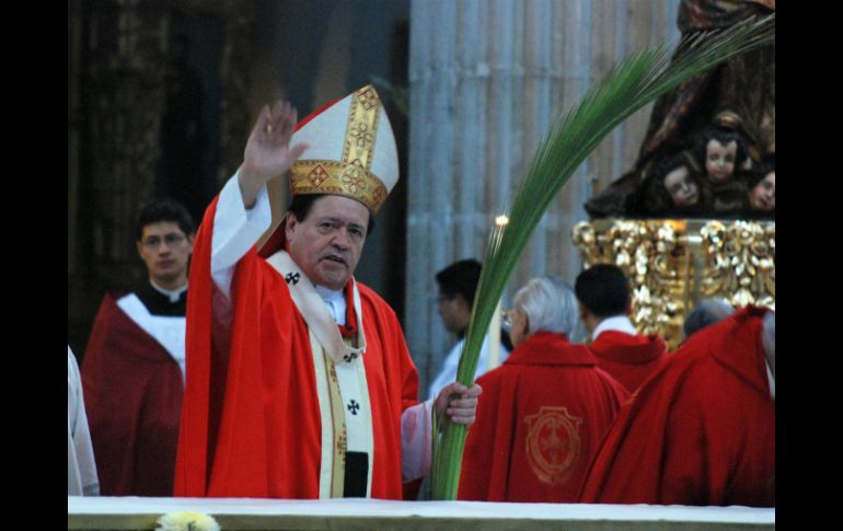 Con ramos en las manos, Rivera pide a los fieles no quedarse sólo en elementos de una escenografía. NTX /