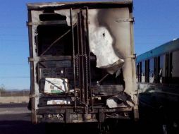 El camión de carga llevaba 26 toneladas de tamarindo, y también resultó afectado.  /