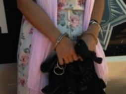 La mujer es puesta a disposición del Agente del Ministerio Público para el inicio de la averiguación previa. ARCHIVO /