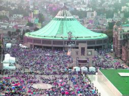 Líder. El Santuario de la Virgen de Guadalupe, en el DF, recibe cada año a 15 millones de personas. EE  /