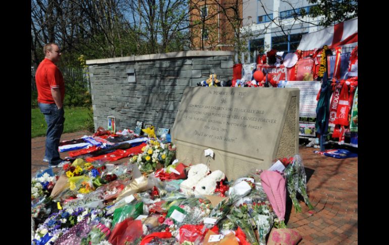 La familia del futbol europeo sigue consternada por el lamentable hecho de 1989. AP /