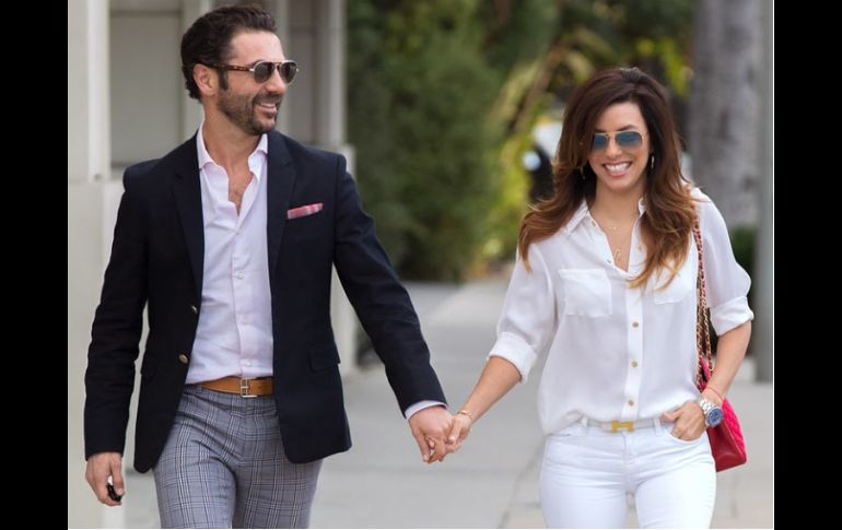 La actriz señala que Bastón se viste muy bien por lo que ella debe esforzarse en sus elecciones de moda. ESPECIAL /