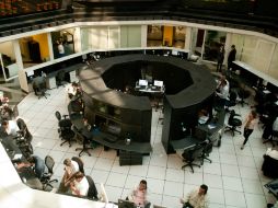 La sesión se caracterizó por la aversión en datos económicos mixtos mundiales. ARCHIVO /