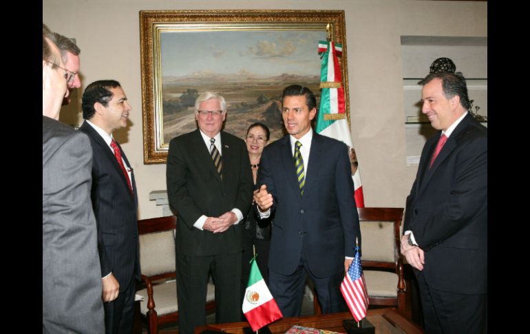 Peña Nieto recibe a los legisladores encabezados por el republicano Harold Rogers en la residencia oficial de Los Pinos. NTX /