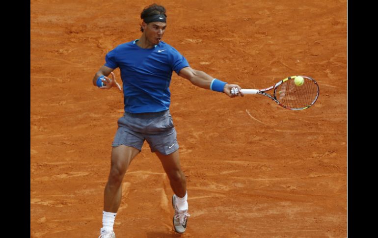 Rafael Nadal está a una victoria de hacer historia en la arcilla, su especialidad. AP /